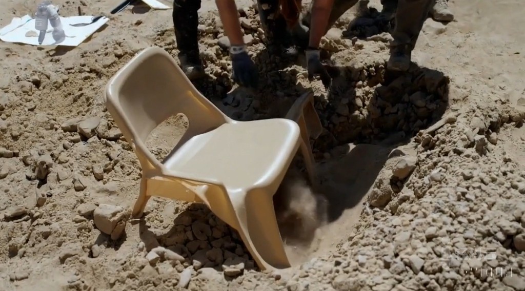 OpenAI文生短视频模型Sora生成的视频37-chair-archaeology椅子考古学